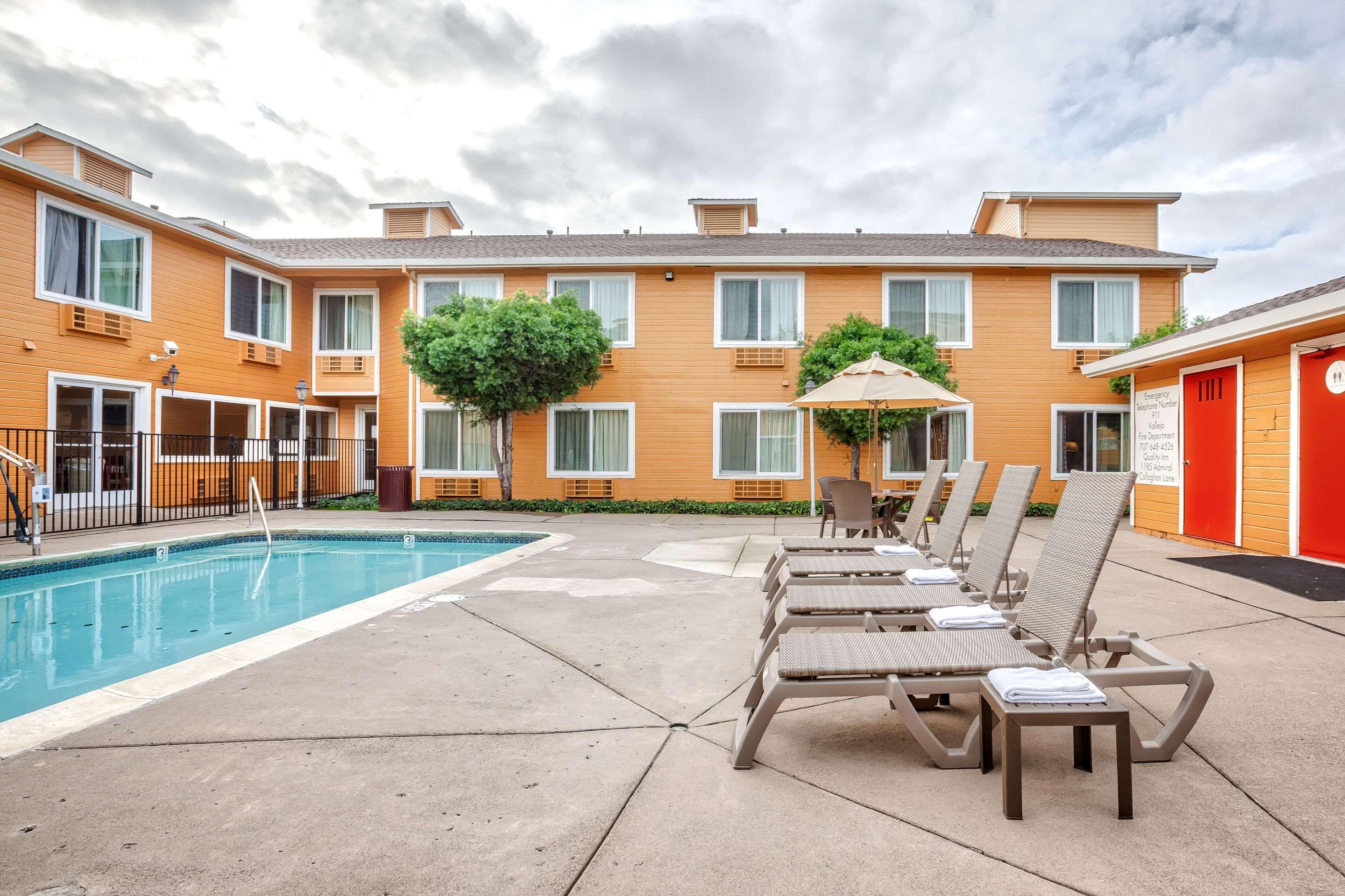 Quality Inn Near Six Flags Discovery Kingdom-Napa Valley Вальехо Экстерьер фото