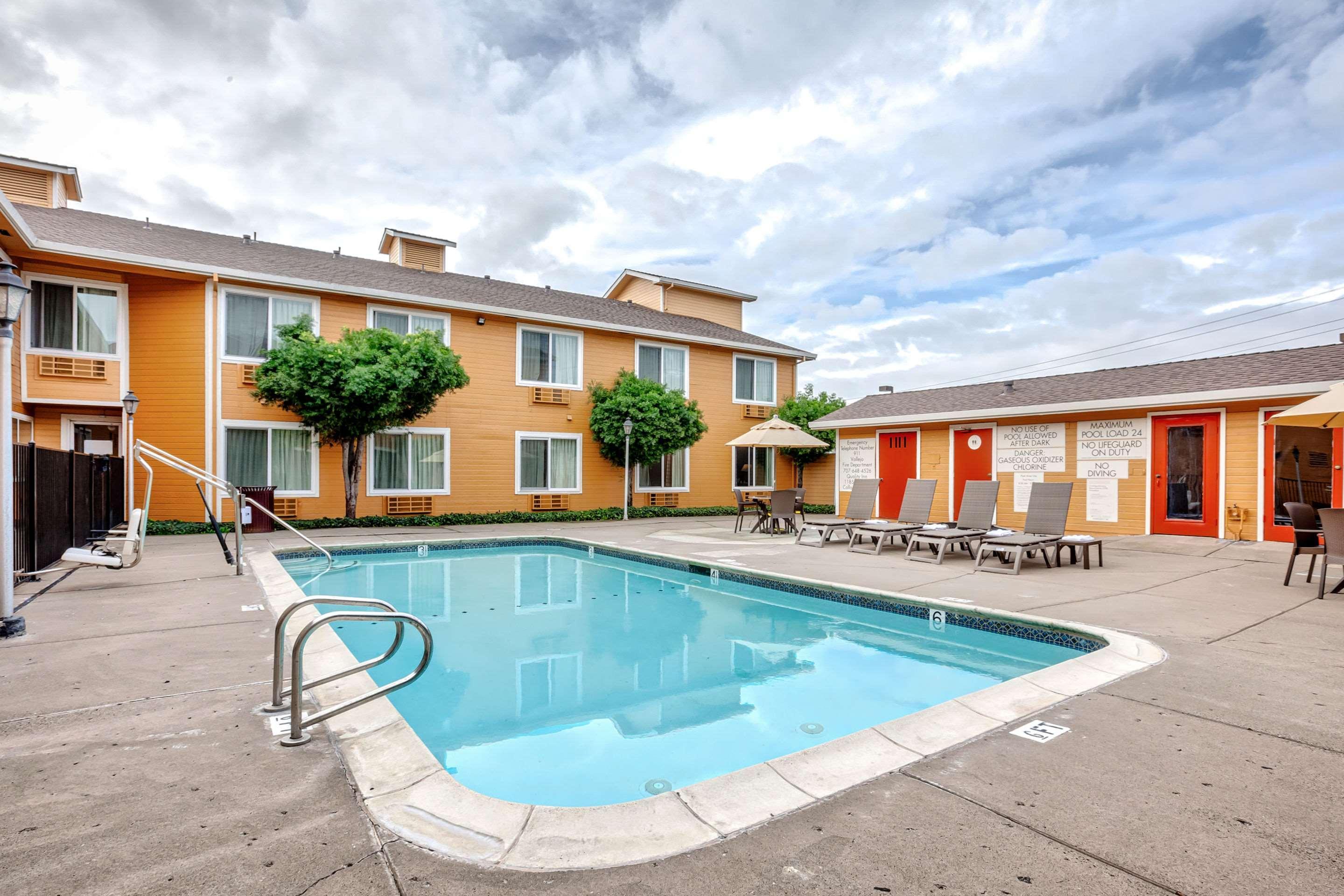 Quality Inn Near Six Flags Discovery Kingdom-Napa Valley Вальехо Экстерьер фото