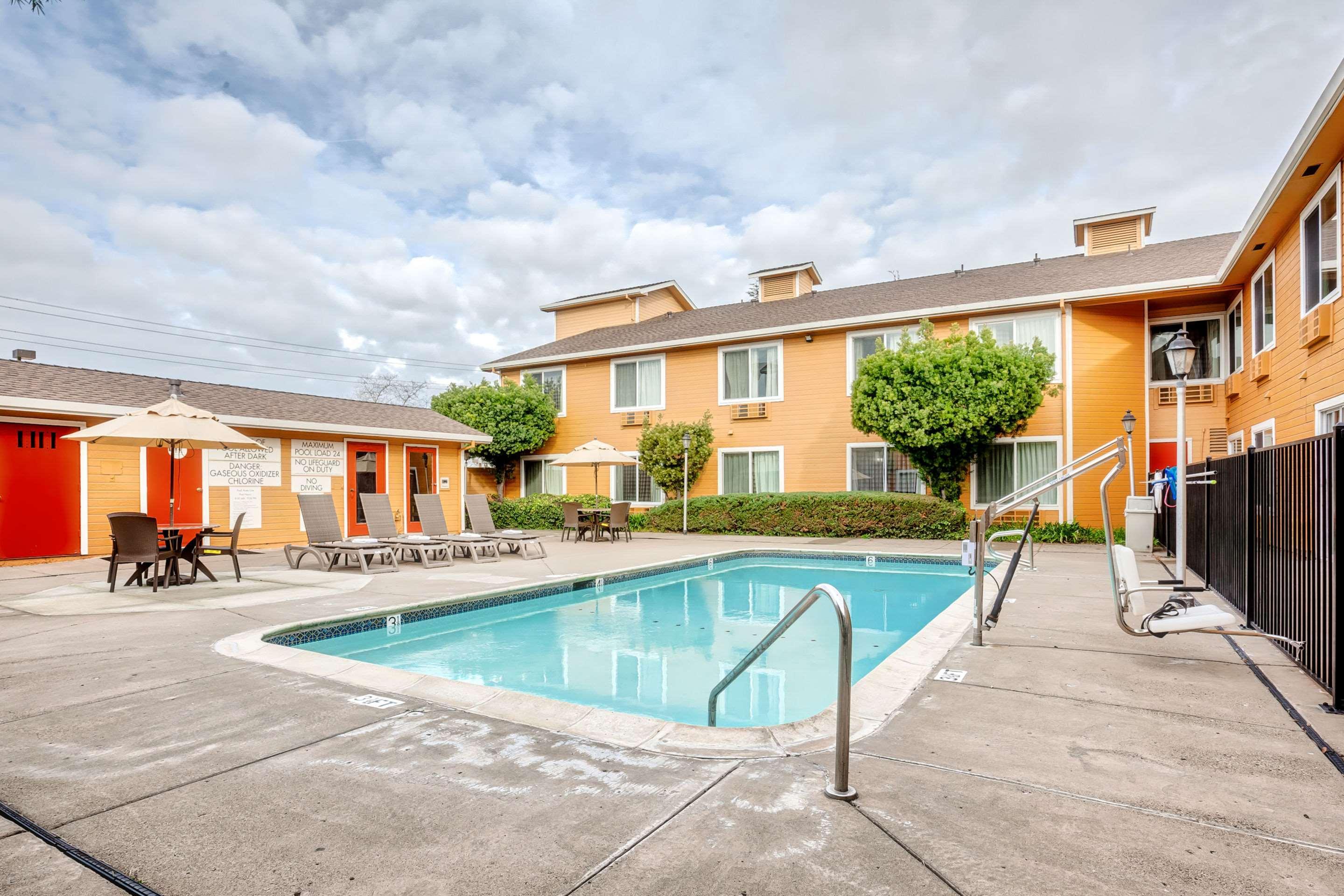 Quality Inn Near Six Flags Discovery Kingdom-Napa Valley Вальехо Экстерьер фото