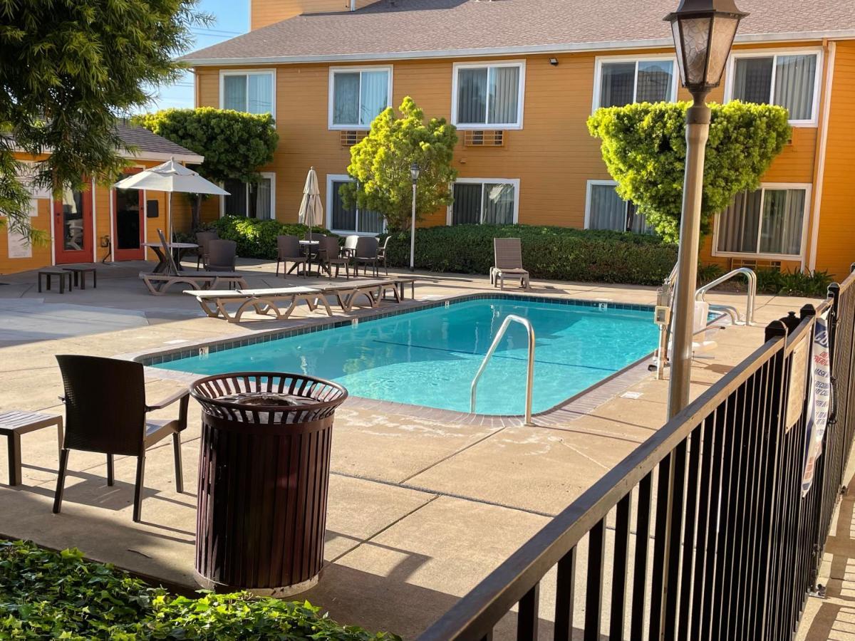 Quality Inn Near Six Flags Discovery Kingdom-Napa Valley Вальехо Экстерьер фото